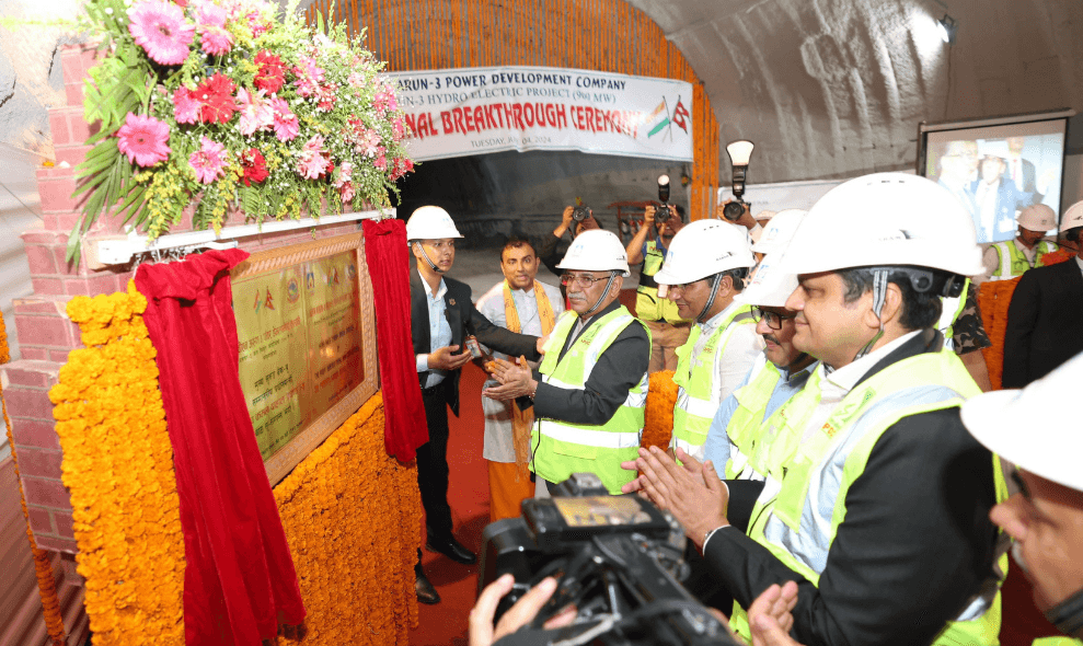 अरुण तेस्रो जलविद्युत आयोजनाको मुख्य सुरुङ छिचोलियो