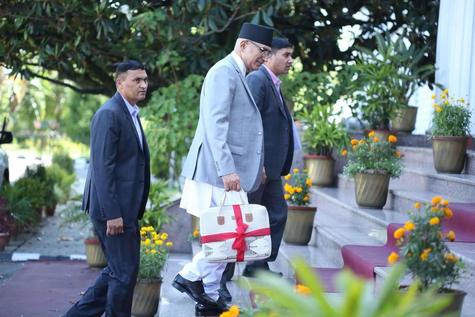 नेपालमा सडकको लम्बाइ ३६ हजार १३२ किलोमिटर पुग्यो, मध्यपहाडी र हुलाकी लोकमार्गको निर्माणमा प्रगति