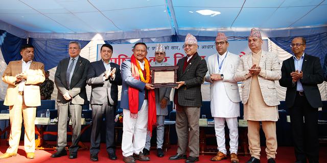 सरकारले राष्ट्रिय कर दिवसको अवसरमा उत्कृष्ट करदाताहरुलाई सम्मान