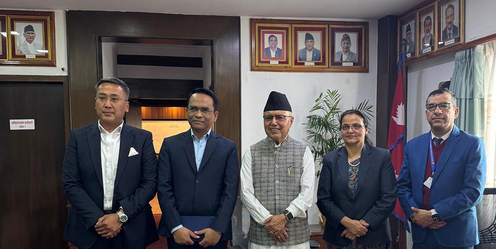 अर्थमन्त्री र वित्तीय नियामकबीच भेट, स्थायित्व र लगानी विस्तारमा जोड